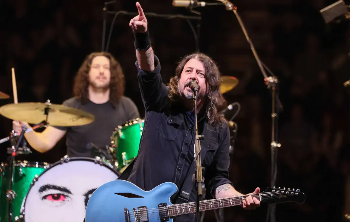 Foo Fighters Pay Tribute to The Beatles in Liverpool