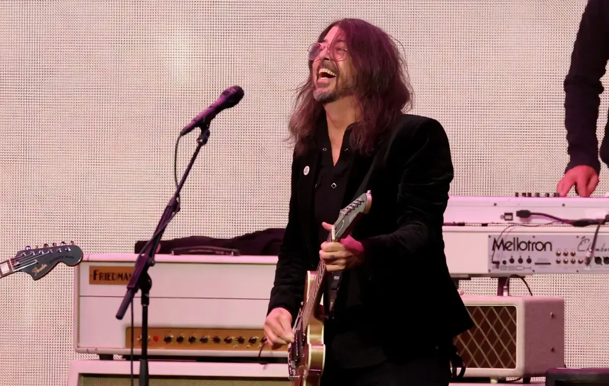 Foo Fighters Perform Stripped-Down “Window” on Late Night Show