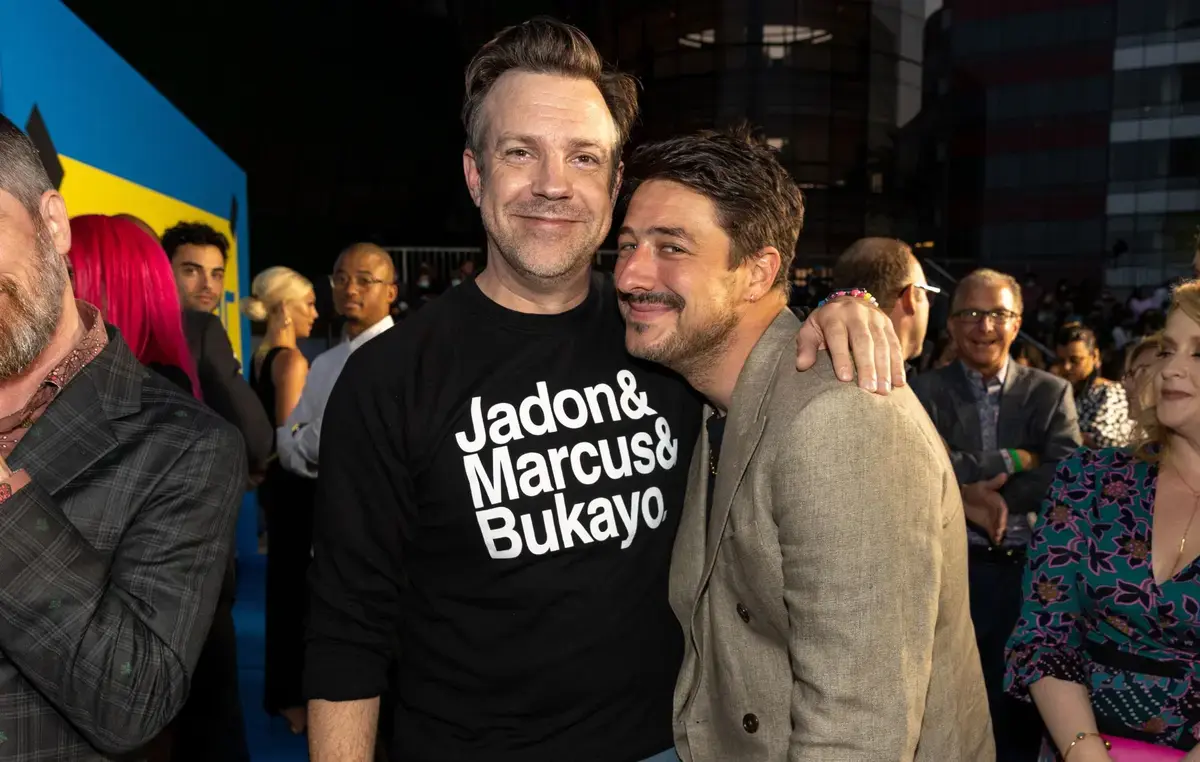 Jason Sudeikis Surprises Madison Square Garden Crowd with Musical Cameo