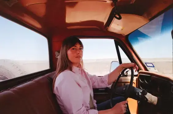Jess Williamson Releases New Single "Tracking The Tropics