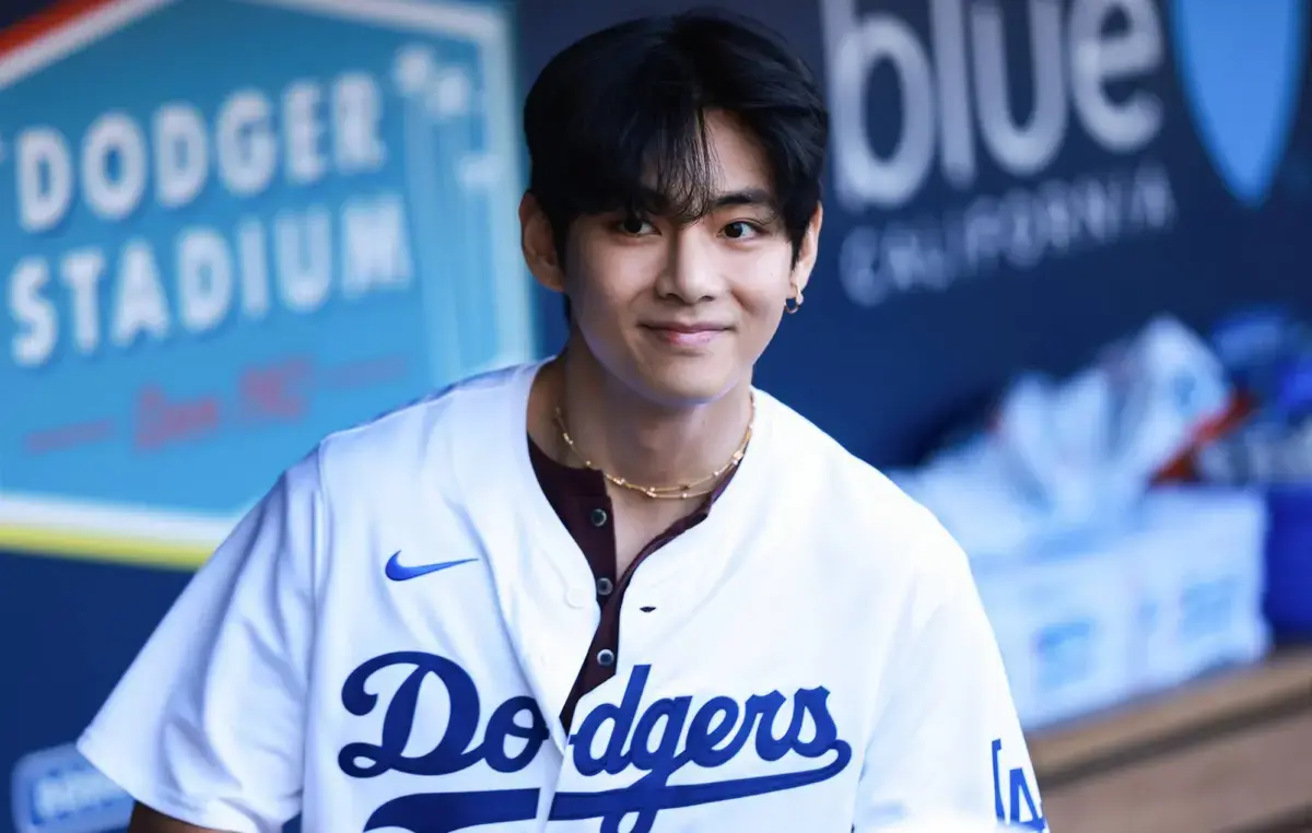 K-Pop Star V Discusses Hearing Difficulties During World Tour