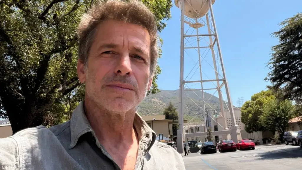 Snyder's Warner Bros. Visit Ignites Fan Frenzy