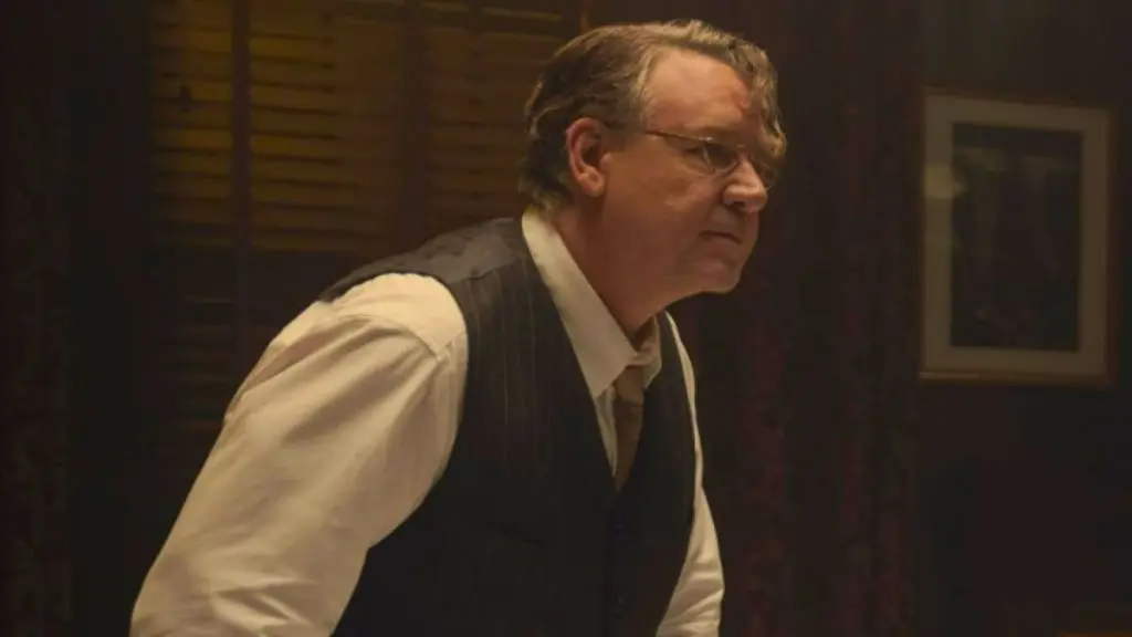 Russell Crowe Stars in New Netflix Crime Drama Based on Infamous Manhunt