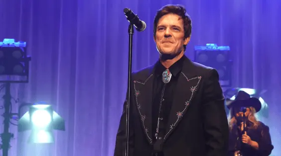 Brandon Flowers Unveils „Diamonds on Black Velvet,” a Track Cut From His New Album