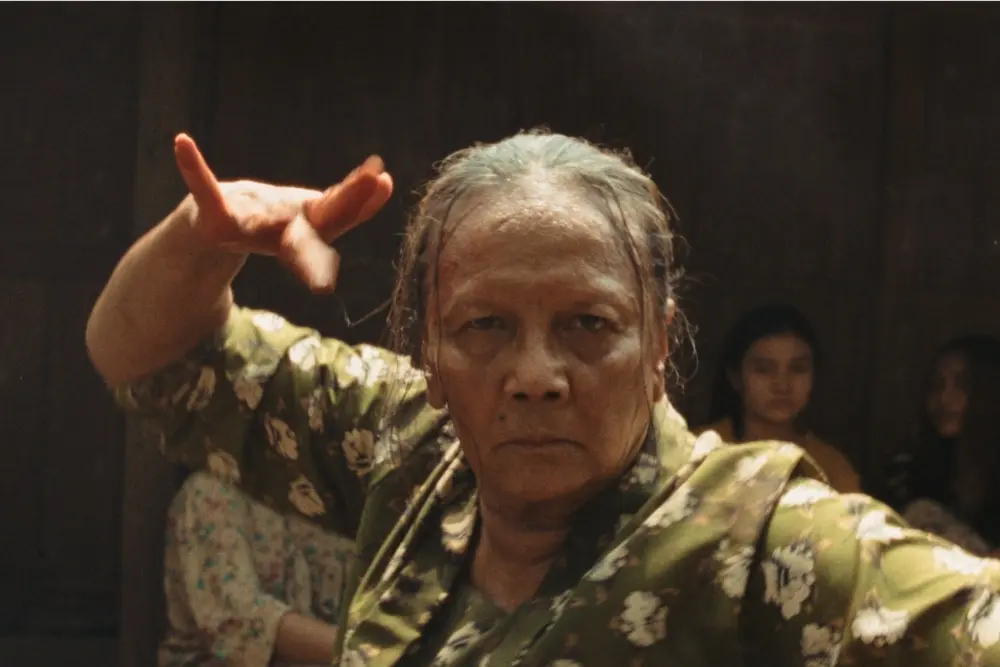 Ibuku Review: Dreamlike Indonesian Drama Is a Compelling Tale of Parental Redemption